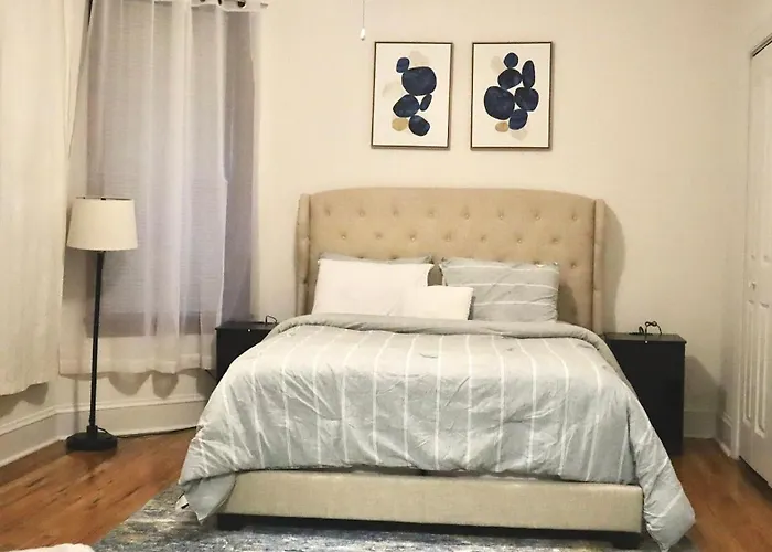 Luxury 2 Bed 2 Bath In With Free Parking