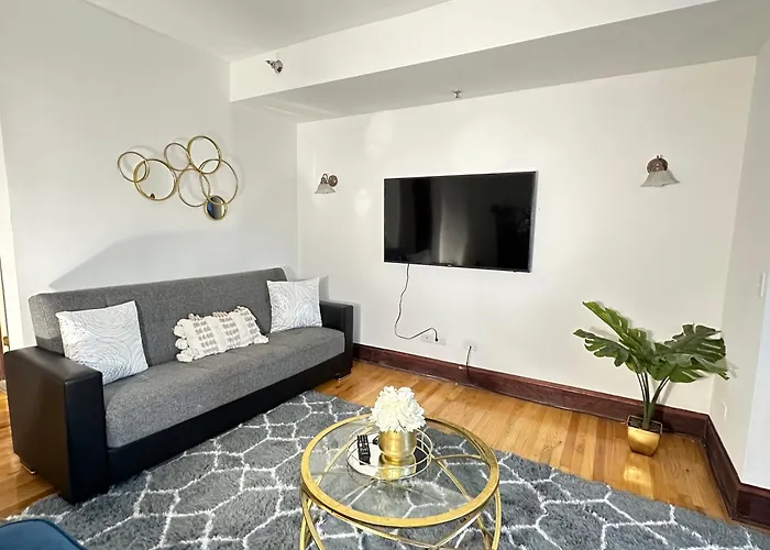 Luxury 2 Bed 2 Bath In With Free Parking *